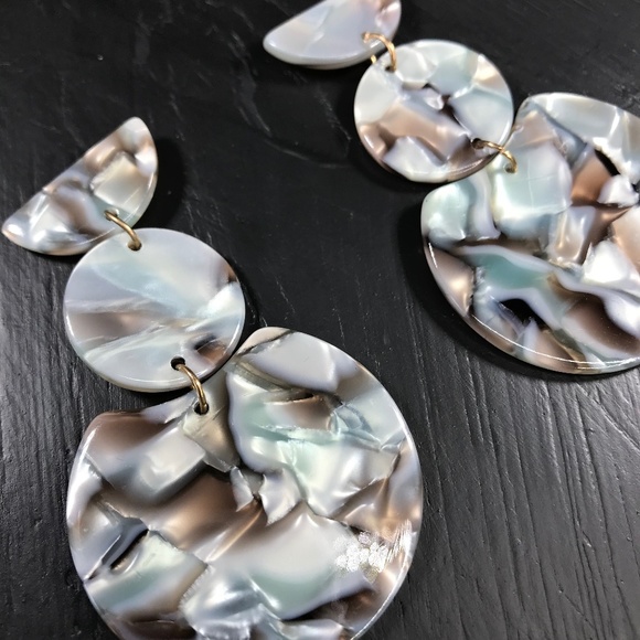 CLOSET REHAB Jewelry - 🆑 Geo-Stack Earrings in Light Green and Brown